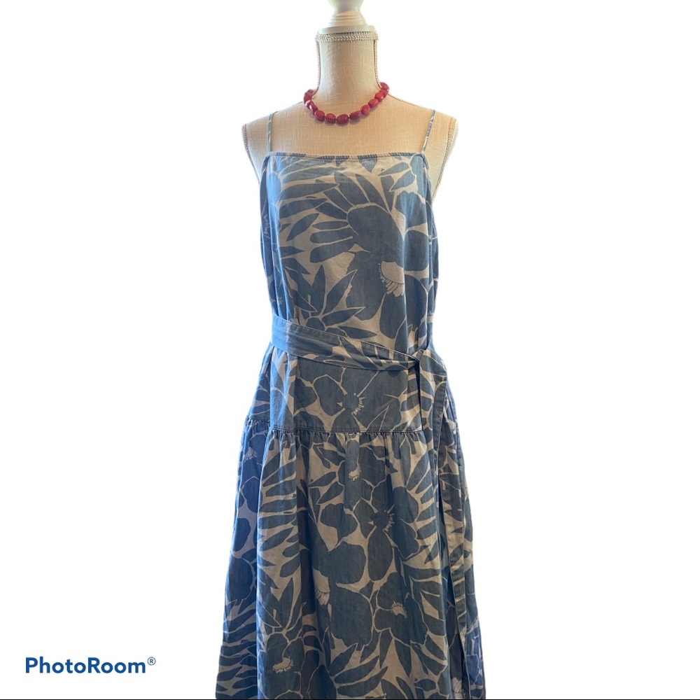 Beautiful size large blue and white floral dress